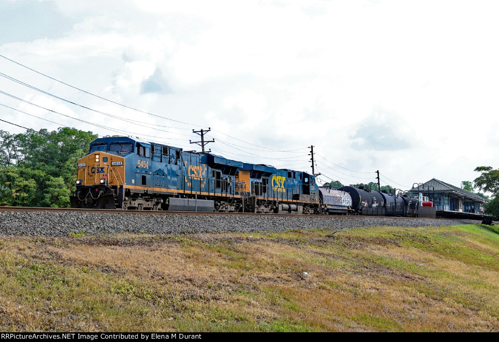 CSX 5454 on M-403